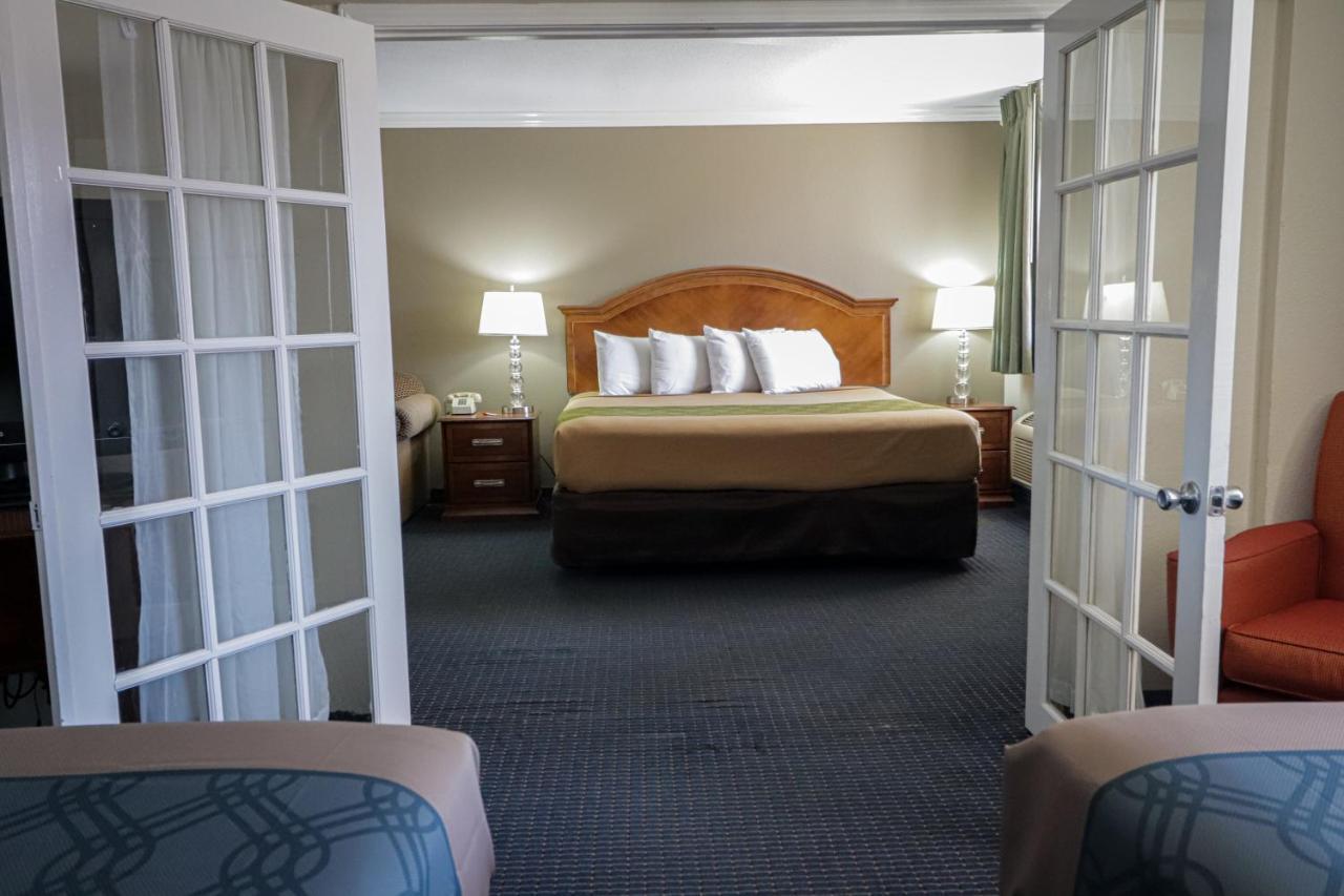 University Inn & Suites San Antonio Buitenkant foto