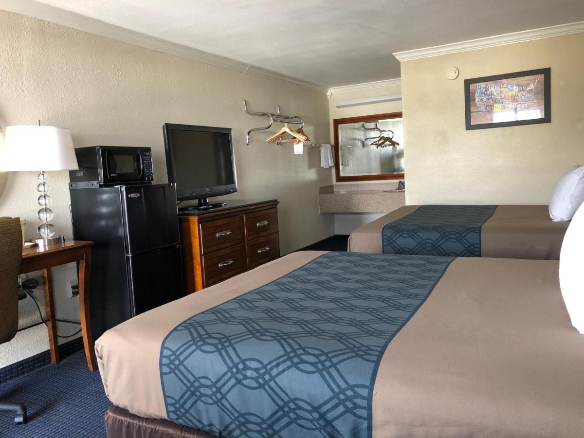 University Inn & Suites San Antonio Buitenkant foto