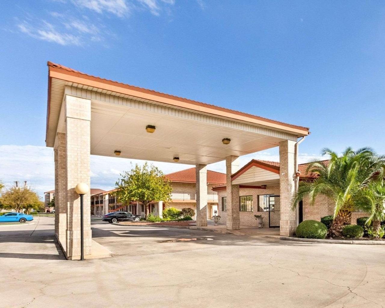 University Inn & Suites San Antonio Buitenkant foto