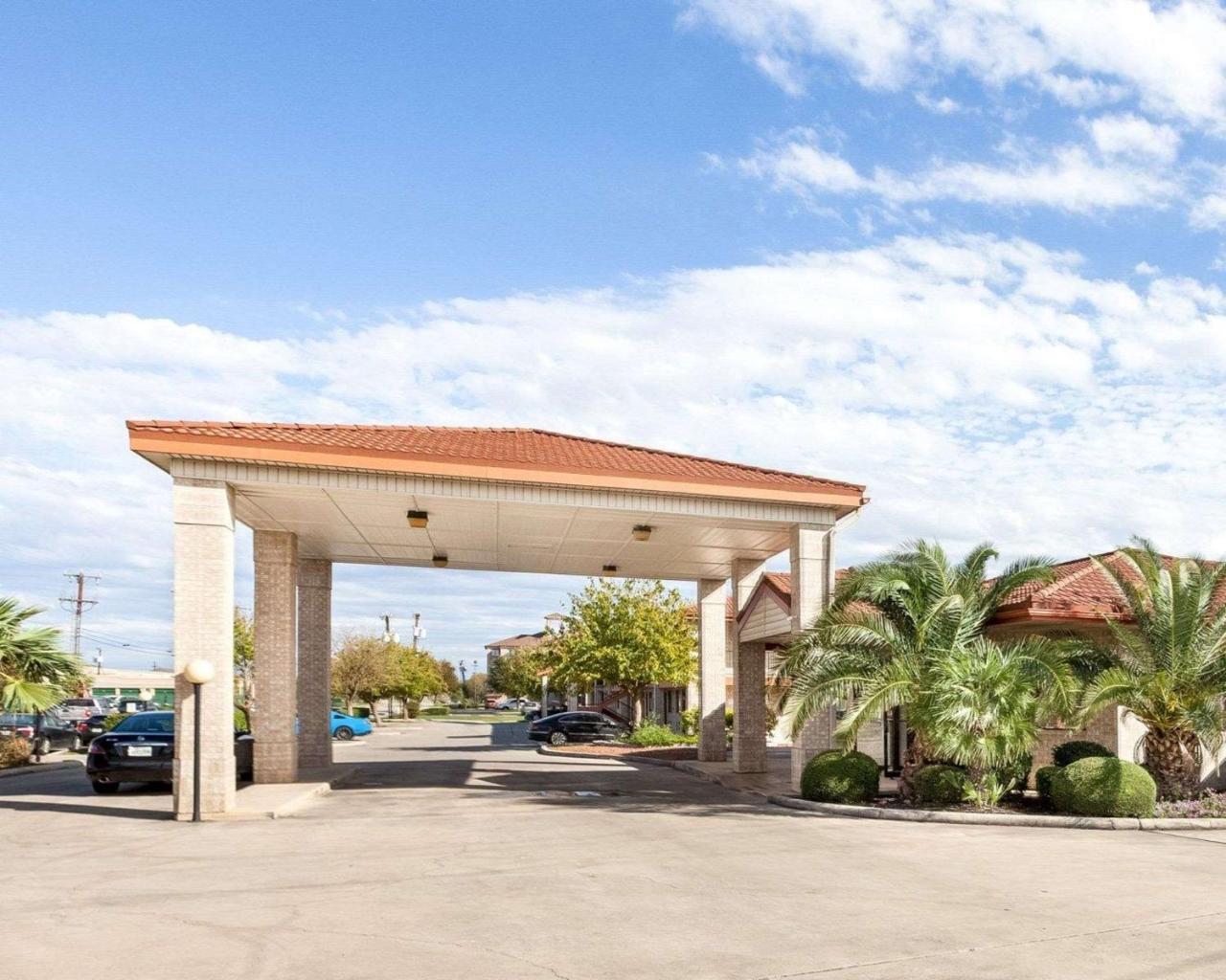 University Inn & Suites San Antonio Buitenkant foto