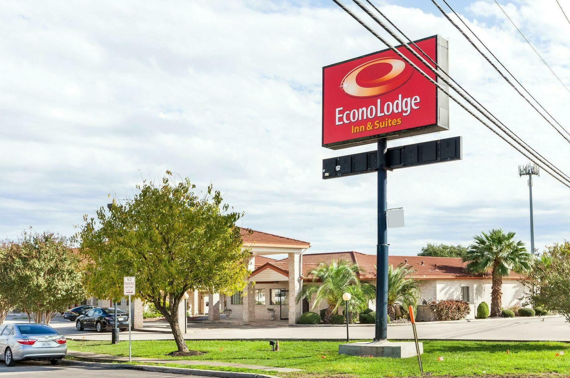 University Inn & Suites San Antonio Buitenkant foto