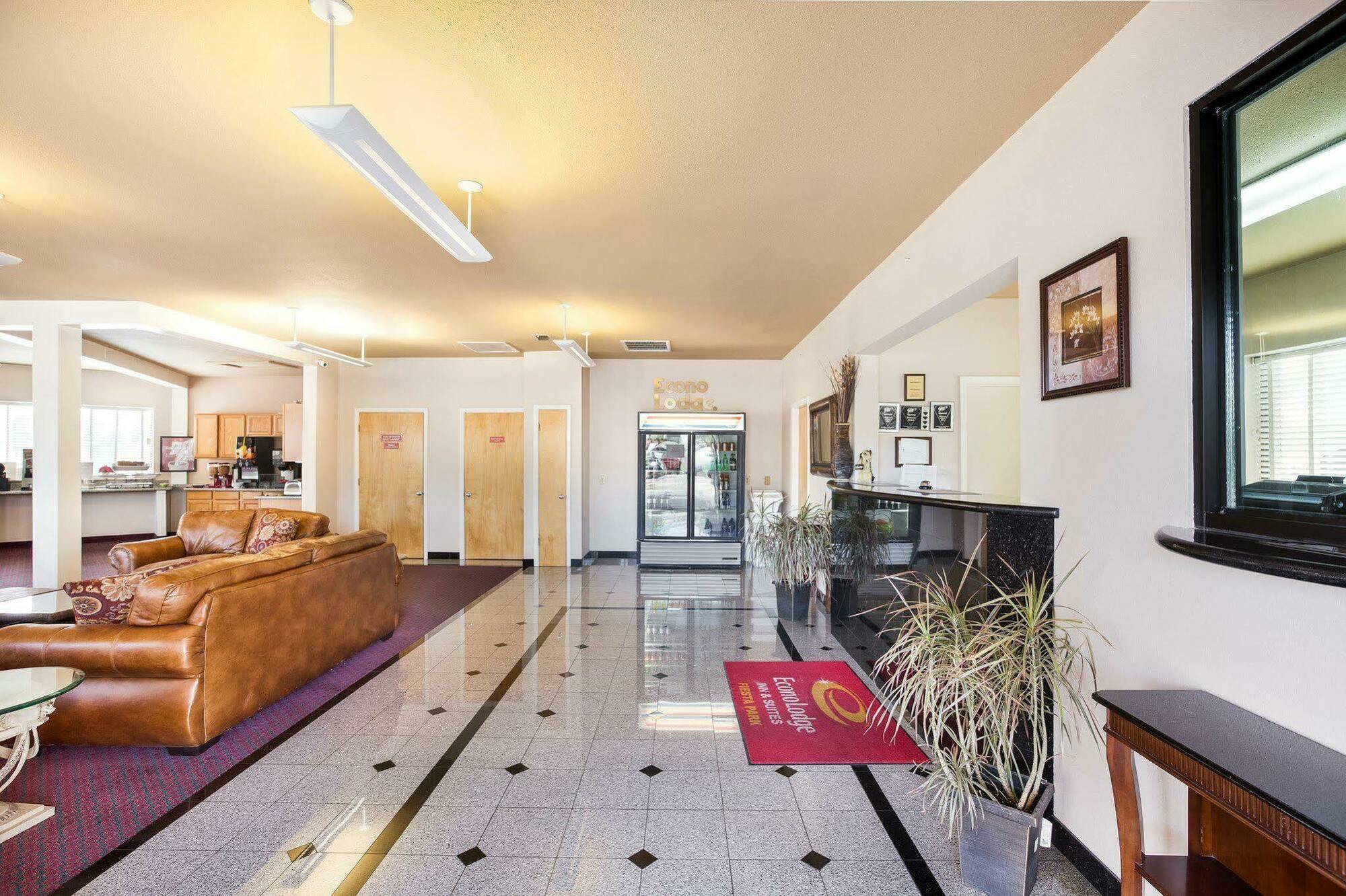 University Inn & Suites San Antonio Buitenkant foto