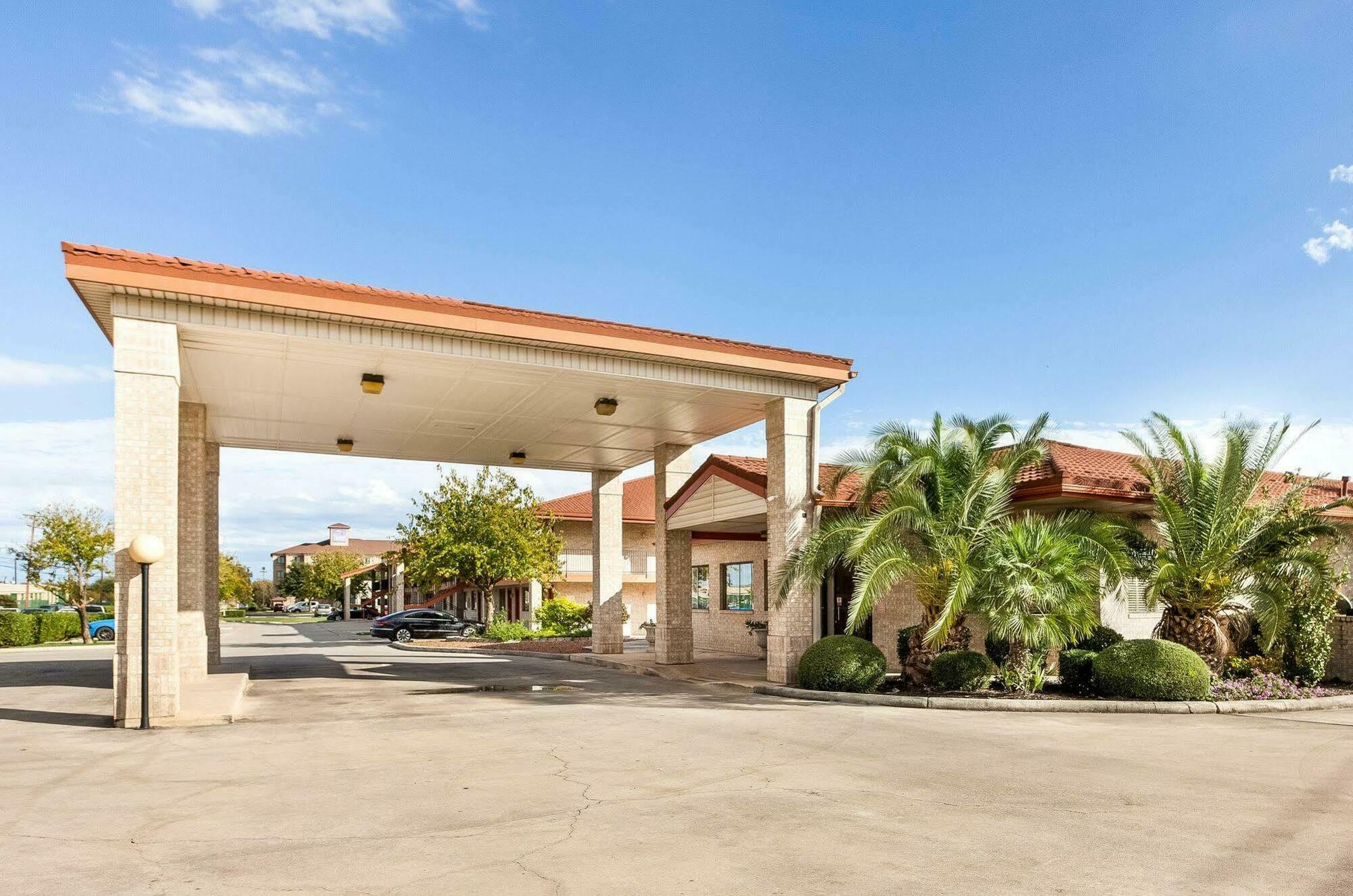 University Inn & Suites San Antonio Buitenkant foto