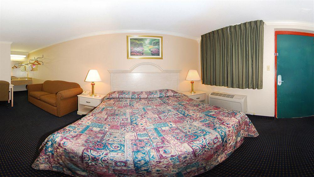 University Inn & Suites San Antonio Buitenkant foto