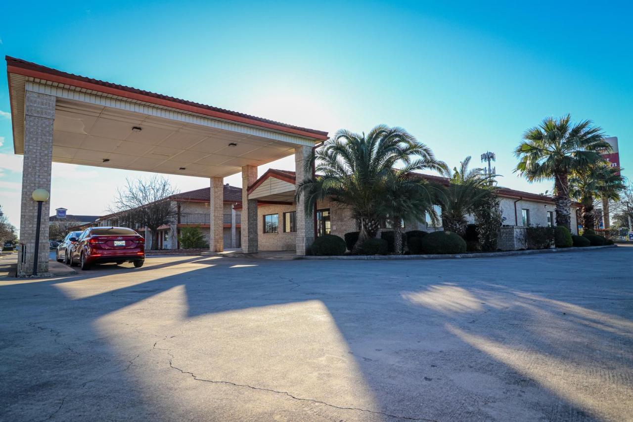 University Inn & Suites San Antonio Buitenkant foto