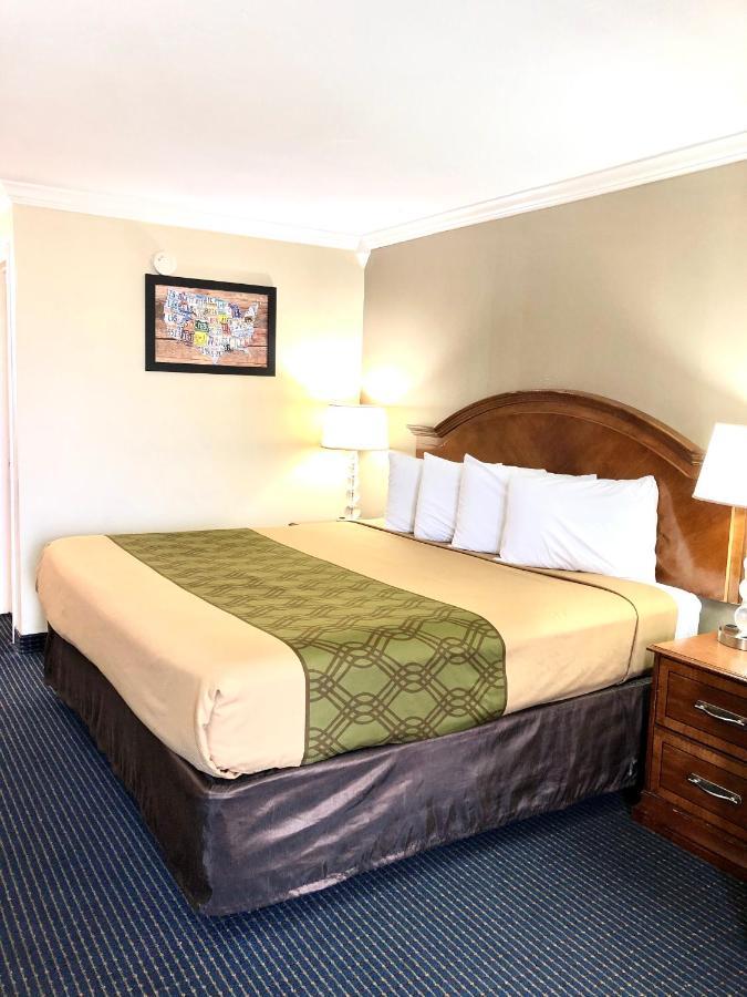 University Inn & Suites San Antonio Buitenkant foto