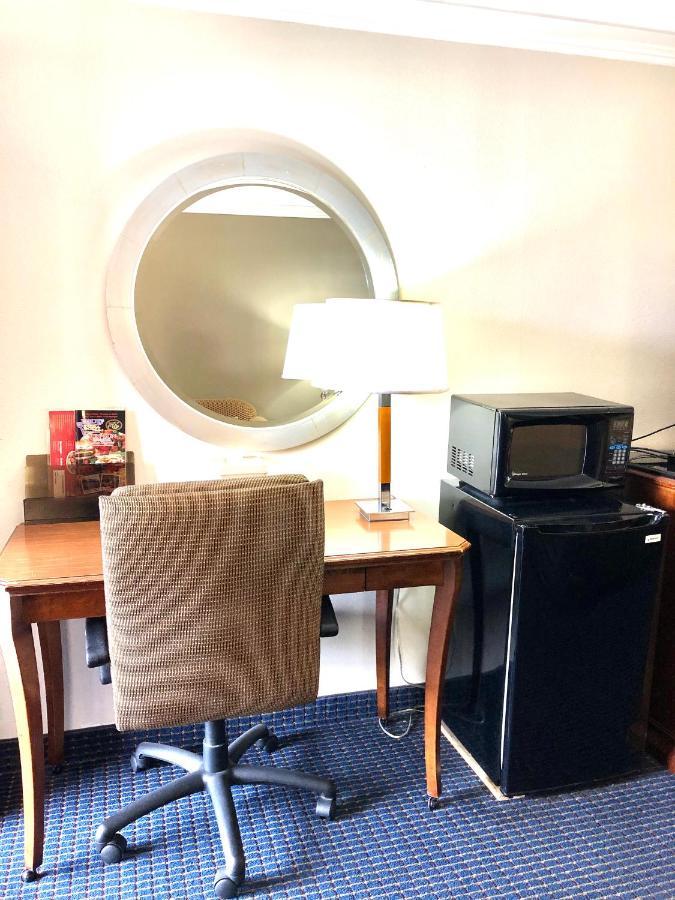 University Inn & Suites San Antonio Buitenkant foto